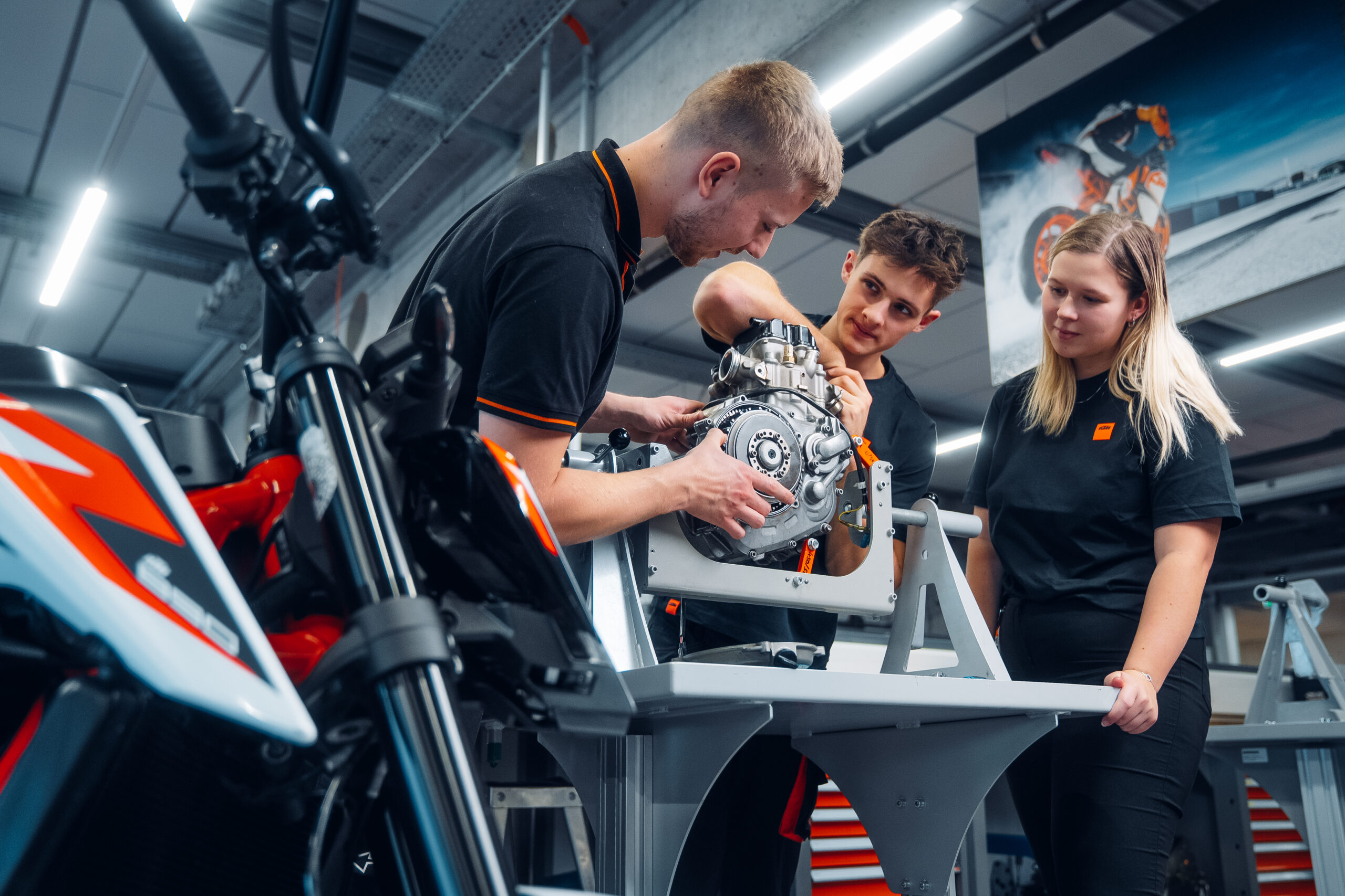 AUTOMOTIVE ENGINEERING (MOTORCYCLE TECHNOLOGY)