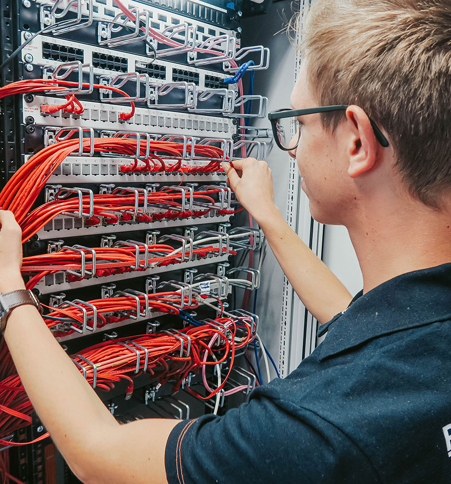 INFORMATION TECHNOLOGY (SPECIALIZING IN SYSTEMS ENGINEERING)