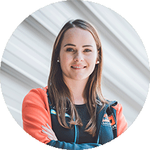 Portraitfoto einer Mitarbeiterin bei KTM