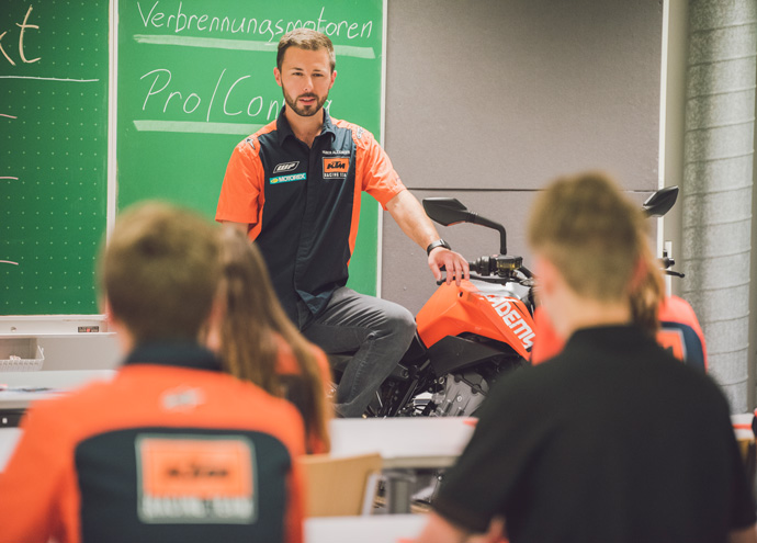 Lehrer vor der Tafel